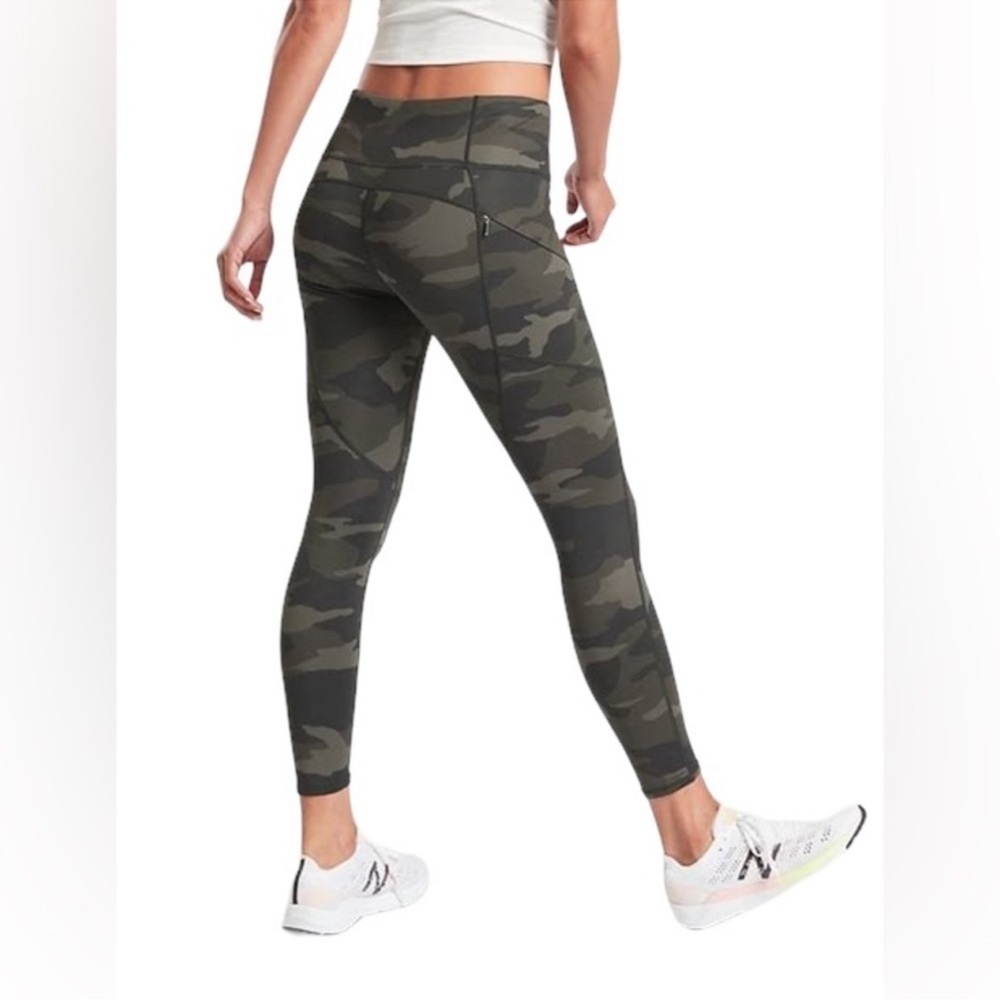 Athleta Camo Contender Green Black Leggings Size XS Women’s 7/8 Length